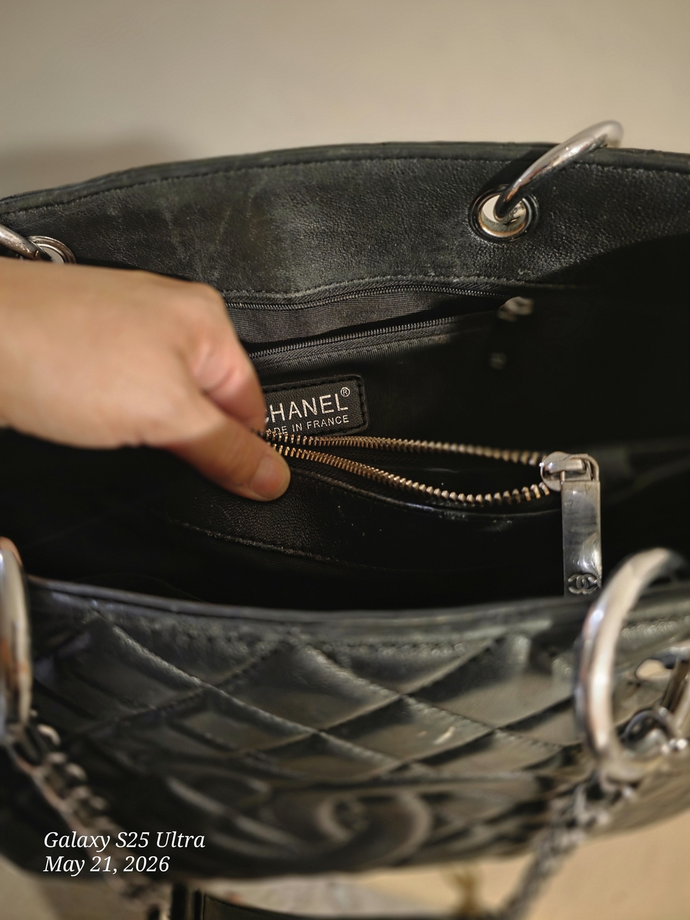 CHANEL Black Quilted Shoulder Bag with Silver Chain Straps - Picture 5 of 13